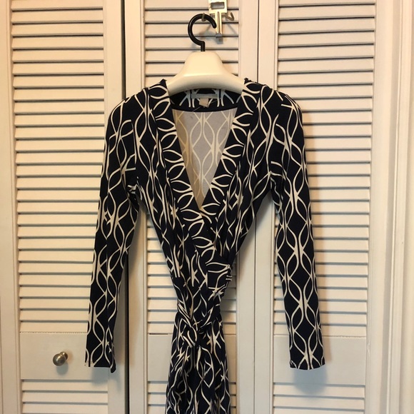 💜💜Price Drop💜Banana Republic, Wrap dress, - Picture 3 of 10
